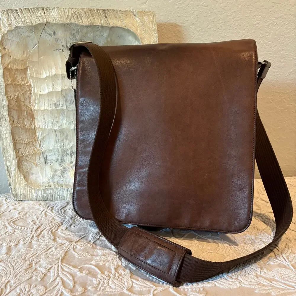 COACH Messenger Authentic Cowhide Buttery Leather Chocolate Sz LG Collegiate